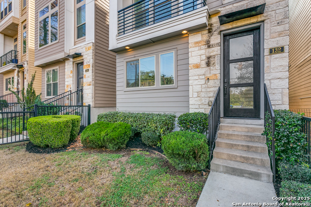 Image 4 of 36 For 132 Humphrey