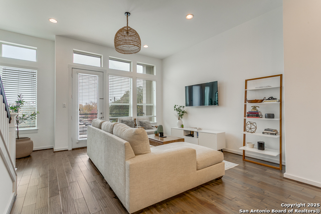 Image 7 of 36 For 132 Humphrey