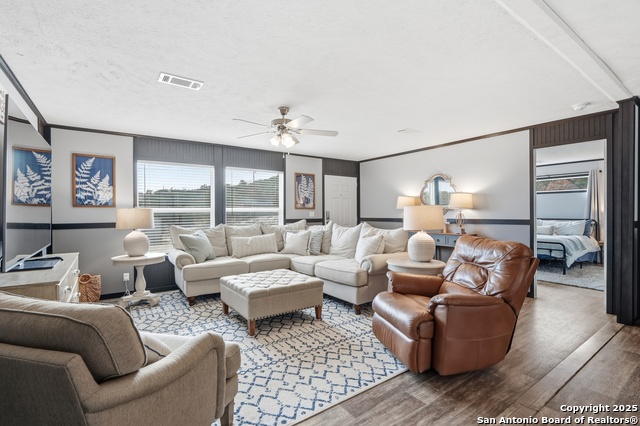 Listing photo id 10 for 1611 Fuller Dr