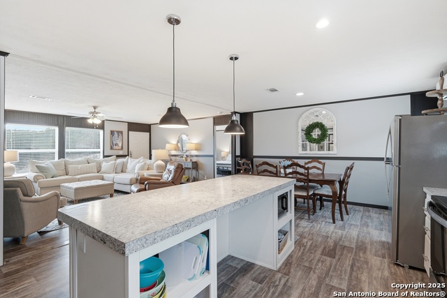 Listing photo id 15 for 1611 Fuller Dr