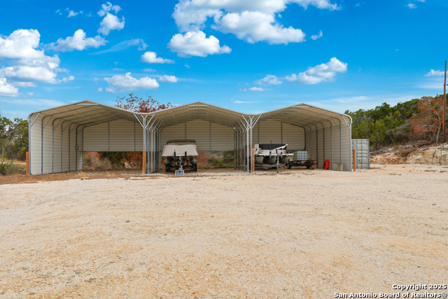 Listing photo id 0 for 1611 Fuller Dr