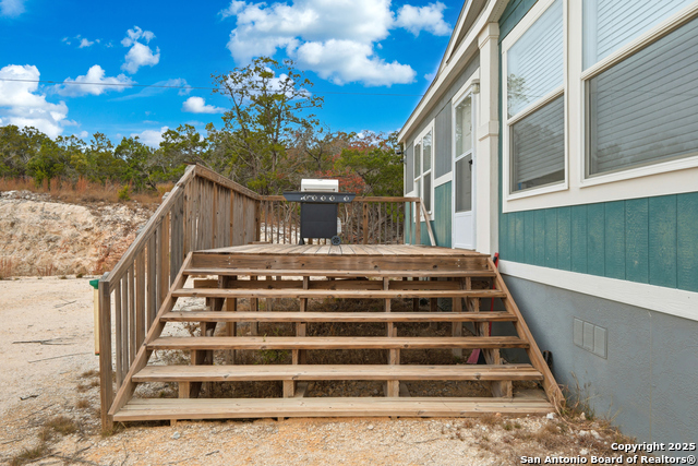 Listing photo id 4 for 1611 Fuller Dr