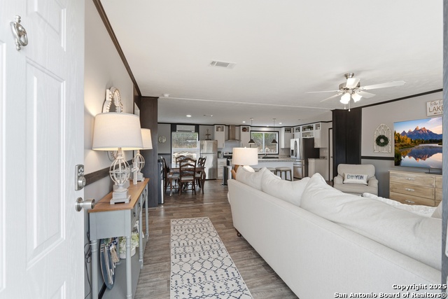 Listing photo id 6 for 1611 Fuller Dr