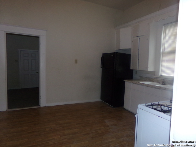 Image 11 of 18 For 418 Warren  