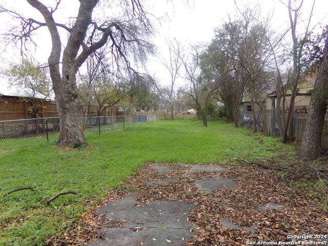 Image 17 of 18 For 418 Warren  