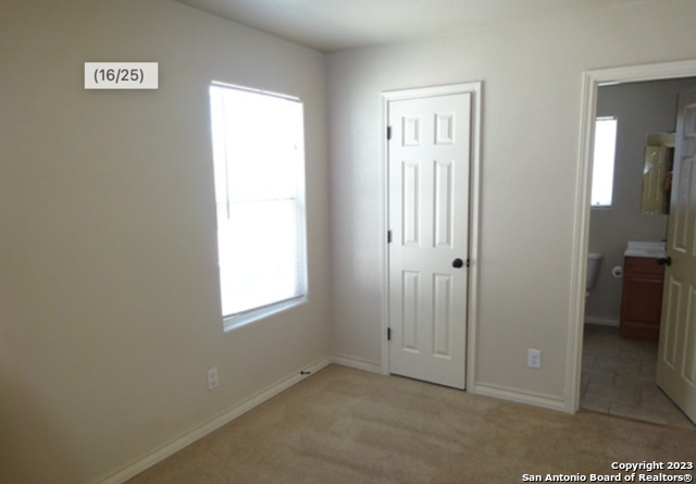 Listing photo id 8 for 5113 - 5115 Flipper Dr