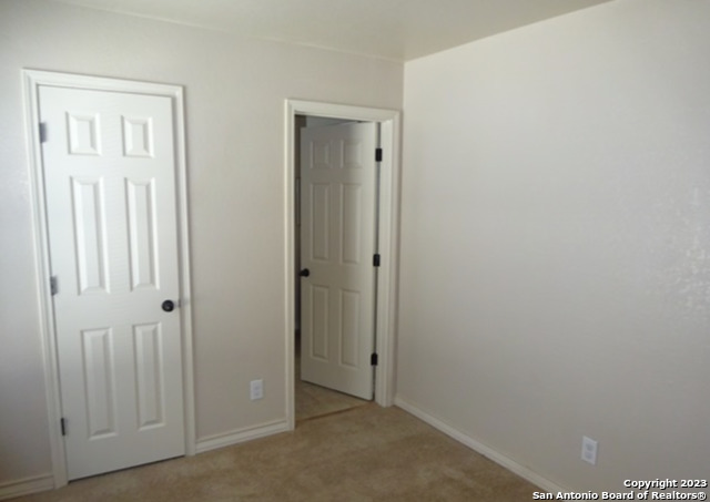 Listing photo id 9 for 5113 - 5115 Flipper Dr