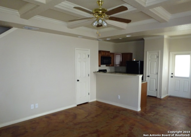 Listing photo id 3 for 5113 - 5115 Flipper Dr