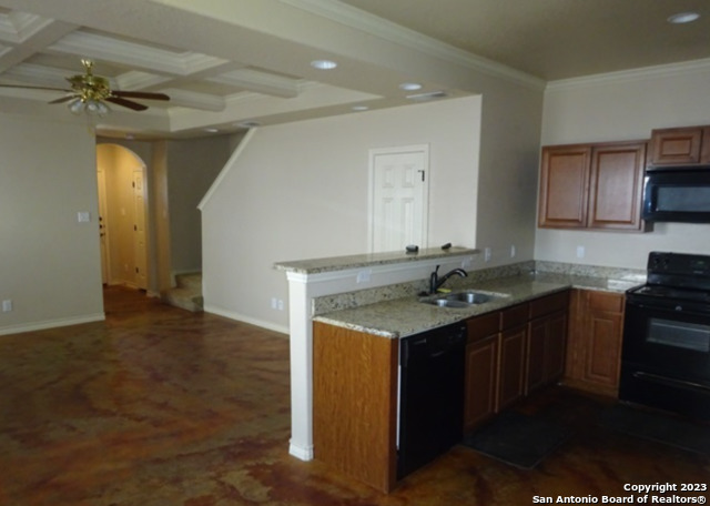 Listing photo id 6 for 5113 - 5115 Flipper Dr