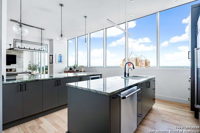 Image 9 of 48 For 610 Market E 3304