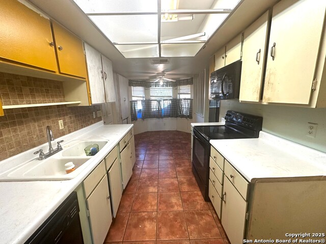 Listing photo id 13 for 9623 Caney Creek