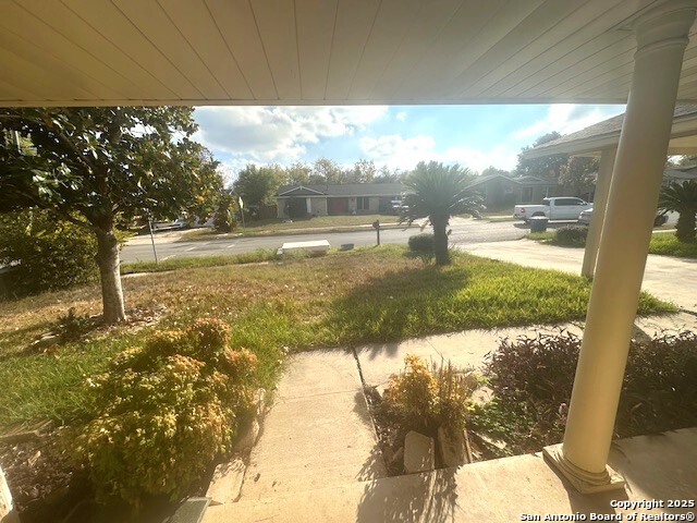 Listing photo id 3 for 9623 Caney Creek