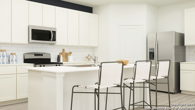 Listing photo id 11 for 221 Inyo St  