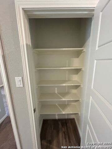 Listing photo id 8 for 13166 Maridell