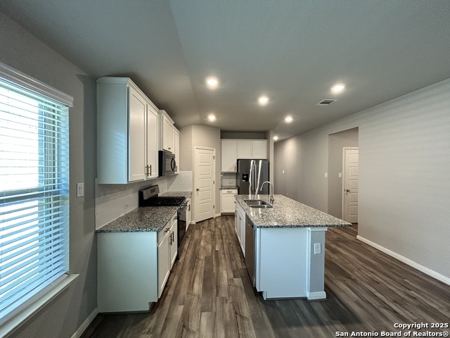 Listing photo id 3 for 13166 Maridell