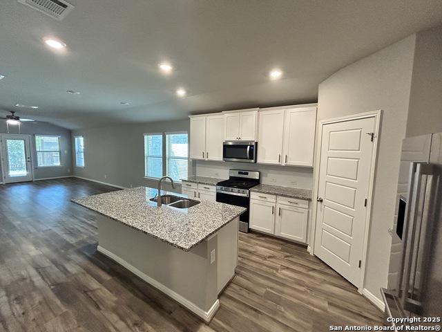 Listing photo id 4 for 13166 Maridell