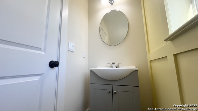 Image 11 of 22 For 477 Scenic  