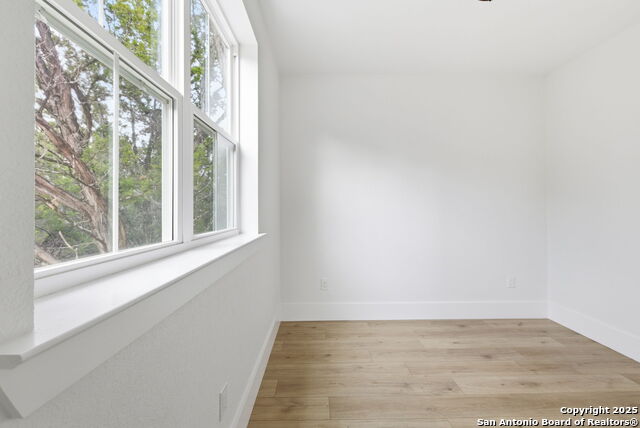 Image 24 of 29 For 489 Scenic  