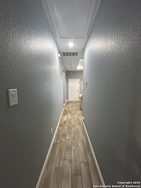 Listing photo id 11 for 1214 Chalmers Ave