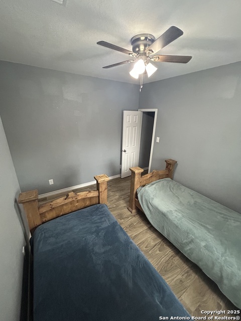 Listing photo id 12 for 1214 Chalmers Ave