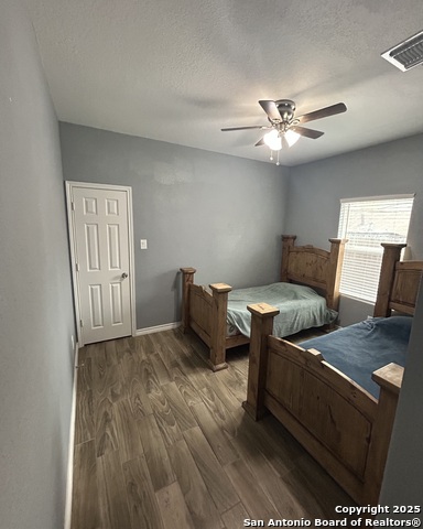 Listing photo id 14 for 1214 Chalmers Ave