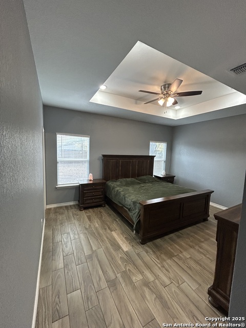 Listing photo id 15 for 1214 Chalmers Ave