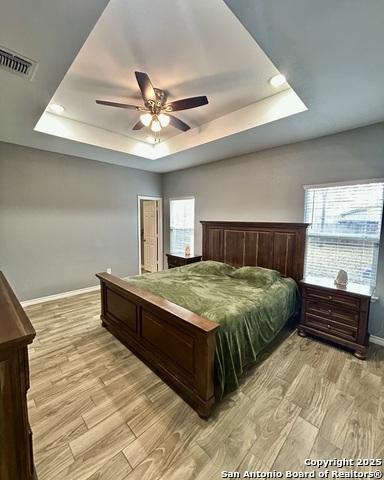 Listing photo id 16 for 1214 Chalmers Ave