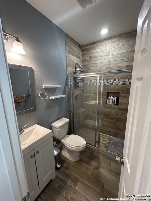 Listing photo id 19 for 1214 Chalmers Ave