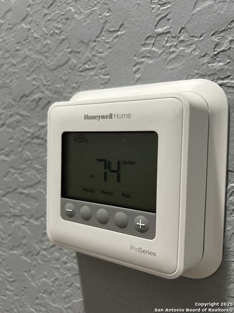 Listing photo id 22 for 1214 Chalmers Ave