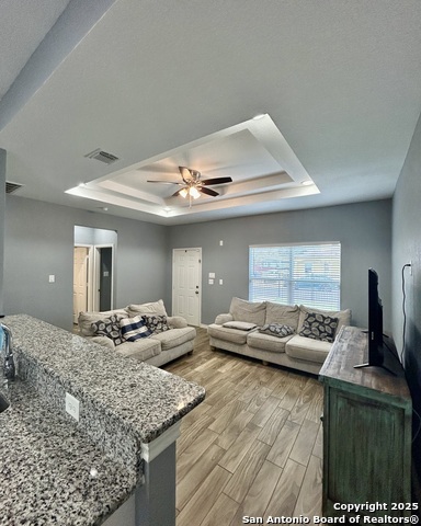 Listing photo id 2 for 1214 Chalmers Ave