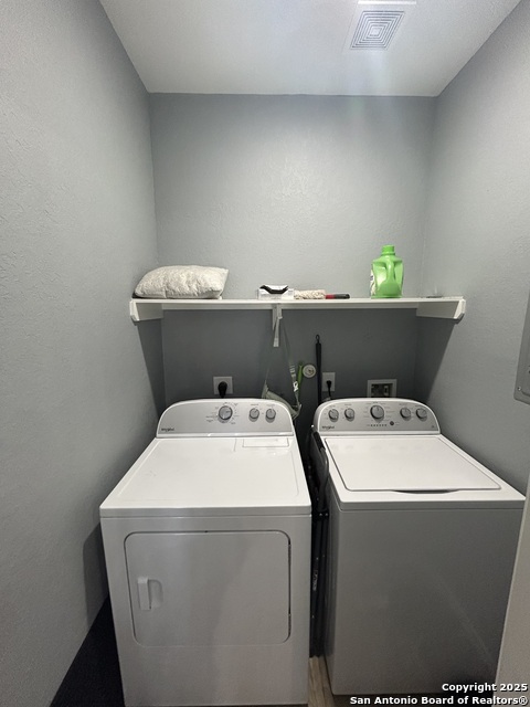 Listing photo id 6 for 1214 Chalmers Ave