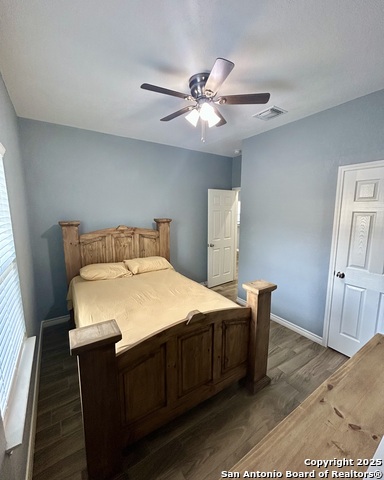 Listing photo id 7 for 1214 Chalmers Ave