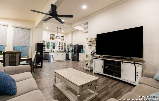 Listing photo id 9 for 805 20th  