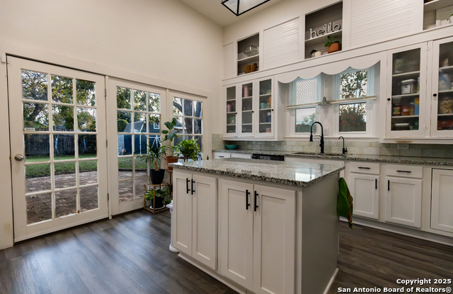 Listing photo id 11 for 805 20th  