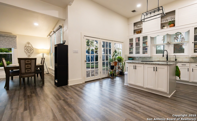 Listing photo id 12 for 805 20th  