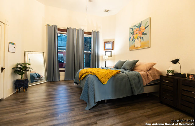 Listing photo id 13 for 805 20th  