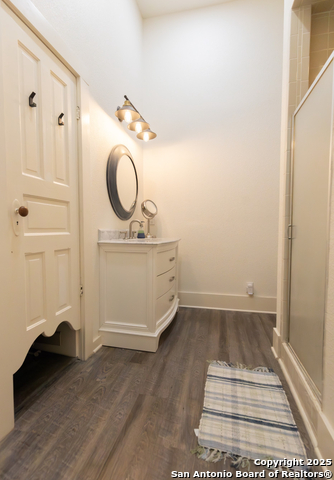 Listing photo id 14 for 805 20th  