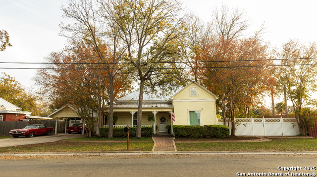 Listing photo id 0 for 805 20th  