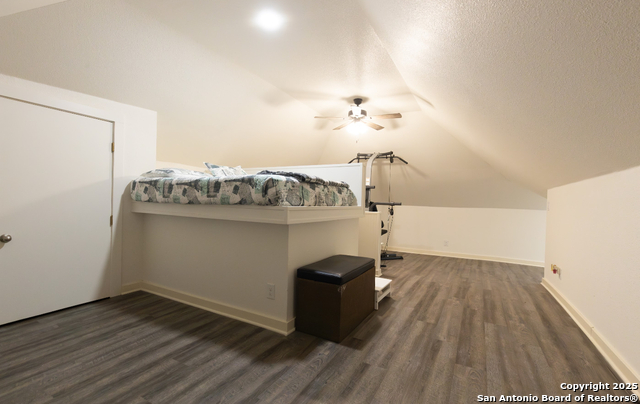 Listing photo id 21 for 805 20th  