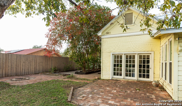 Listing photo id 22 for 805 20th  