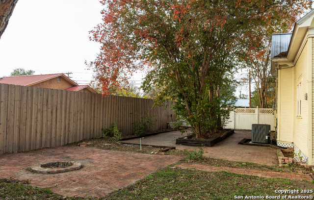 Listing photo id 23 for 805 20th  