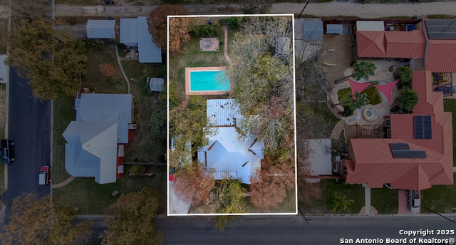 Listing photo id 27 for 805 20th  