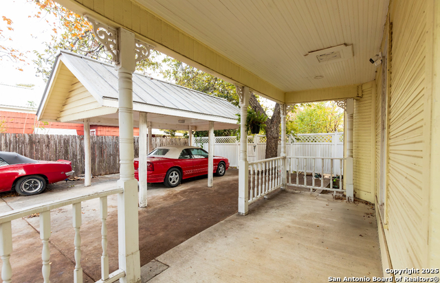 Listing photo id 3 for 805 20th  