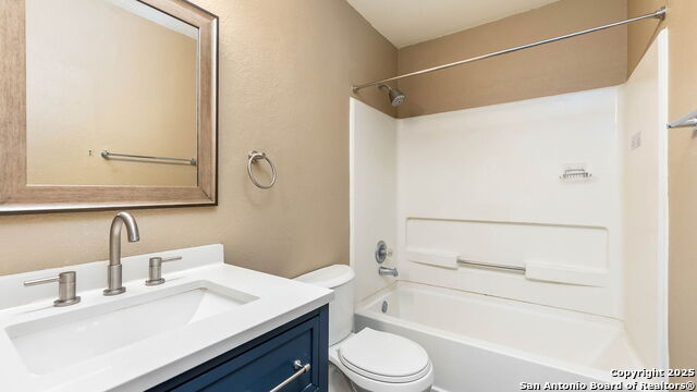 Image 16 of 19 For 8902 Sungate Bay