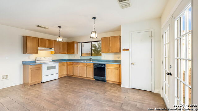 Image 7 of 19 For 8902 Sungate Bay