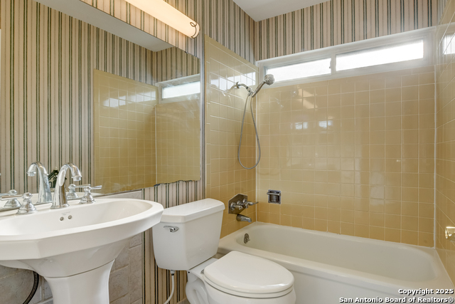 Image 22 of 31 For 12401 Trailing Oaks