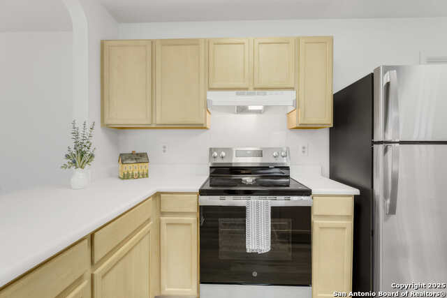 Listing photo id 9 for 7906 Swindow Circle