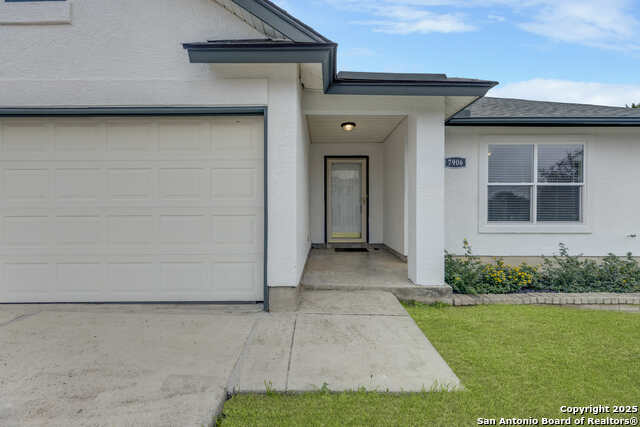 Listing photo id 1 for 7906 Swindow Circle