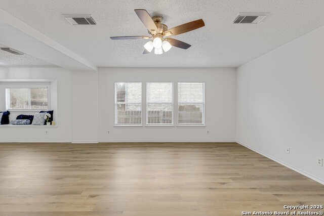 Listing photo id 3 for 7906 Swindow Circle