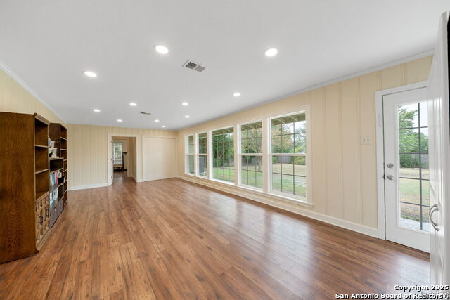 Listing photo id 7 for 132 Harriett